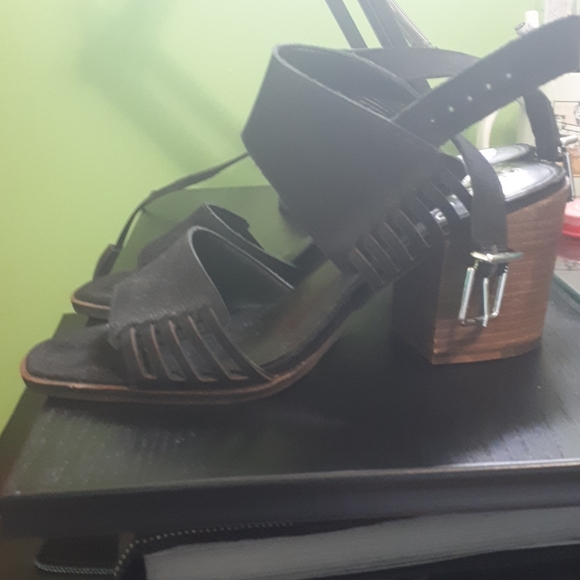 Vince Camuto sandals black - Picture 3 of 3